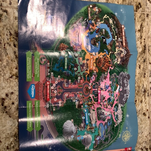 Disneyland Resort Guidemap - Picture 2 of 2
